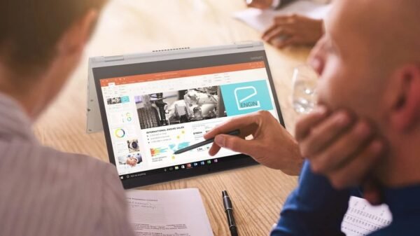 lenovo-thinkpad-yoga-370-lifestyle-gallery-02